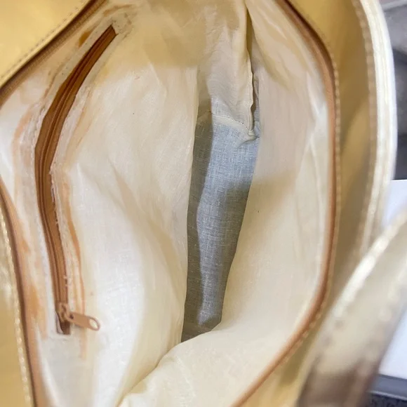 Unbranded Vintage Gold Quilted Large Tote Bag Handbag Medusa metal logo‎ bag - Picture 11 of 12